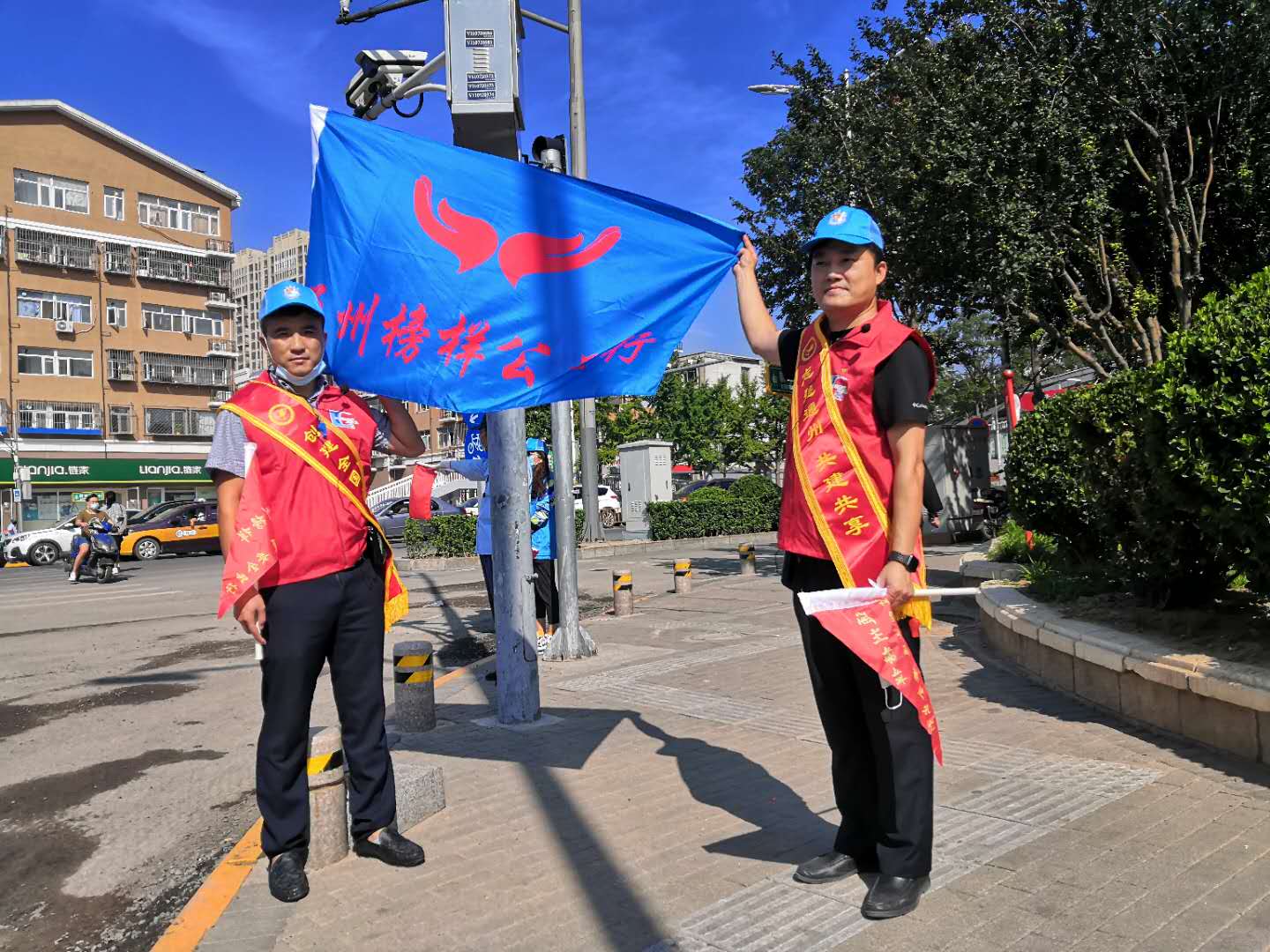 <strong>男人用jiji捅进女人的下面</strong>